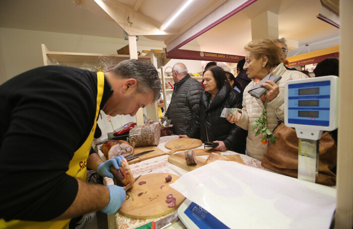 RAVENNA 17/11/2018. INAUGURATO IN VIA CILLA IL MERCATO COPERTO DEGLI AGRICOLTORI
