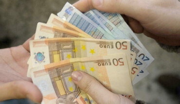 Truffa Estorsione Tanti Euro Soldi Soldi In Mano Usura