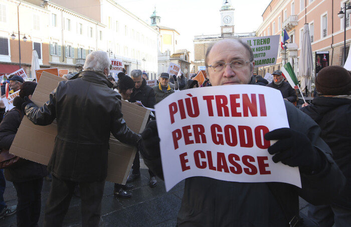 RAVENNA 12/01/2019. MANIFESTAZIONE PENDOLARI DELLE STAZIONI DI GODO E CLASSE