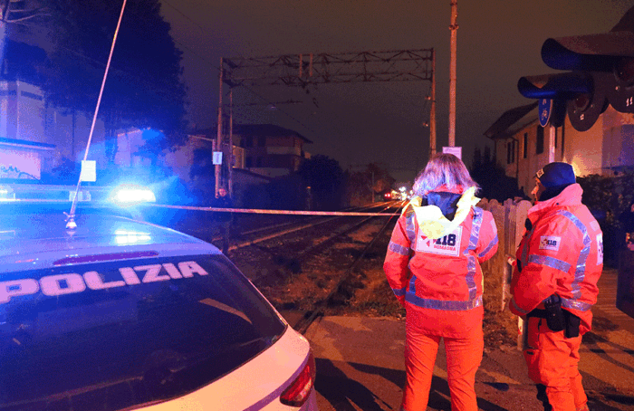 Uomo travolto al passaggio a livello di via Canale Molinetto