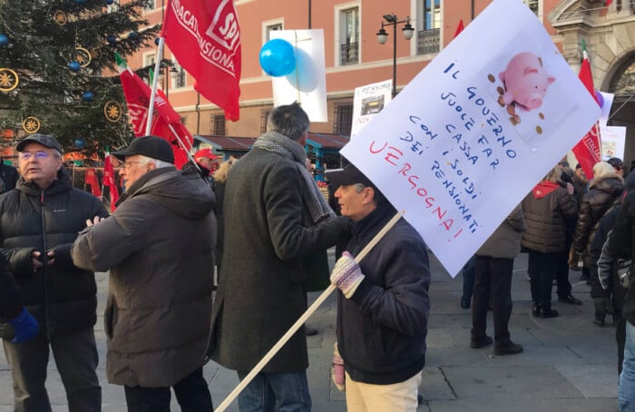 RAVENNA 4/01/2019. MANIFESTAZIONE SINDACATI IN PIAZZA DVANTI ALLA PREFETTURA