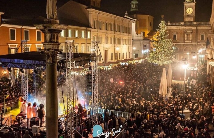 La piazza di Ravenna con il concerto di Cheryl Porter