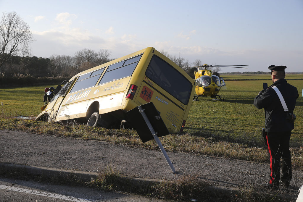 RAVENNA 25/01/2019. INCIDENTE A CASALBORSETTI MORTO IL CONDUCENTE DI UNO SCUOLABUS