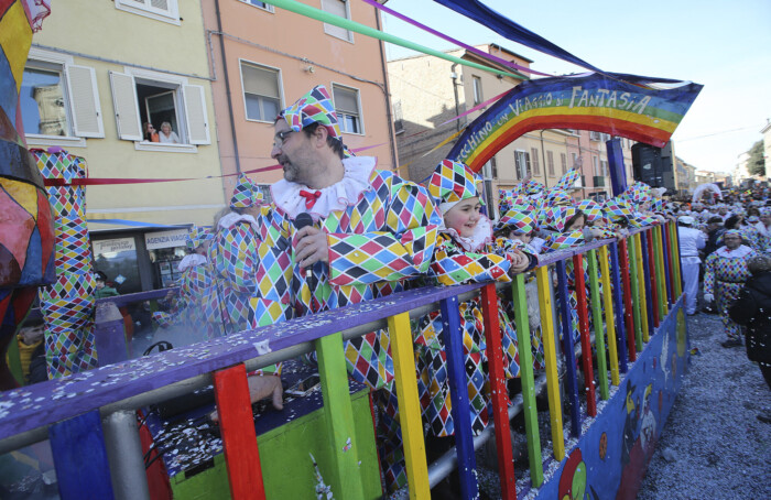RAVENNA 24/02/2019. CARNEVALE DEI RAGAZZI Sfilata Dei Carri A Ravenna