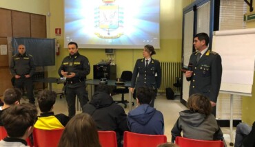 La guardia di finanza a scuola