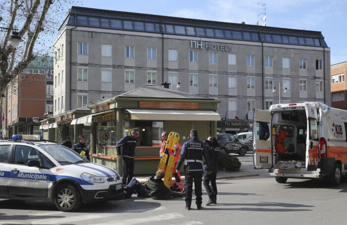 RAVENNA 25/02/2019. INCIDENTE IN VIALE FARINI. Auto Della Polizia Municipale Investe Una Coppia Di Anziani Sulle Strisce Pedonali