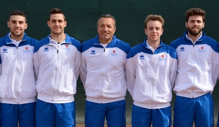Tennis Club Faenza Serie C Maschile Da Sinstra Lorenzo Baldini, Riccardo Porisini, Roberto Zanchini, Enrico Casadei, Federico Cicognani, Edoardo Pompei, Noah Perfetti (manca Filippo Di Perna) Vetri