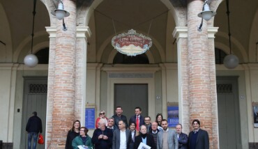 Foto Di Gruppo Davanti Al Teatro Goldoni I