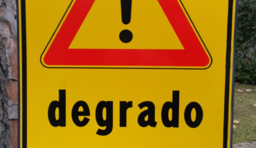 Cartello 'degrado Da Radici'