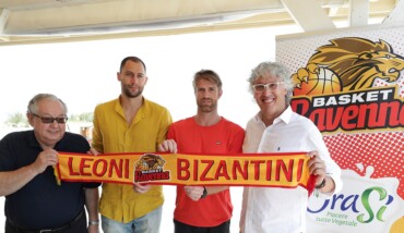 RAVENNA 12/07/2019. ORASI’ BASKET RAVENNA, PRESENTATI 2 NUOVI GIOCATORI. Luigi Sergio (Camicia Gialla) E Marco Venuto (maglietta Rossa)