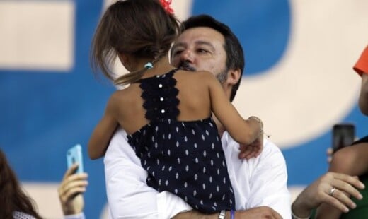 4736235 1655 Pontida Salvini Chiude Comizio Con Una Bimba Di Bibbiano Sul Palco