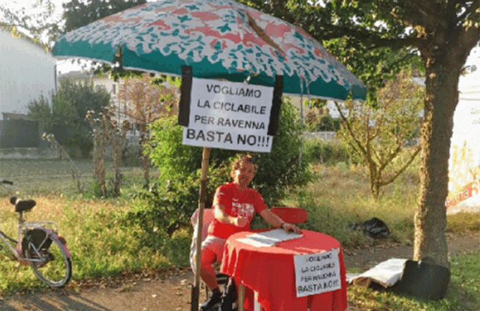 Banchetto Petizione Ciclopedonale Madonna Dell' Albero Città Su Argine Ronco