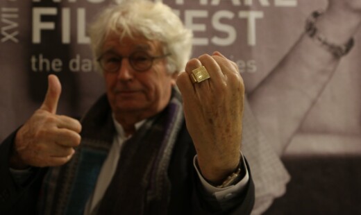 Annaud con l'Anello ricevuto dal Nightmare Film Fest