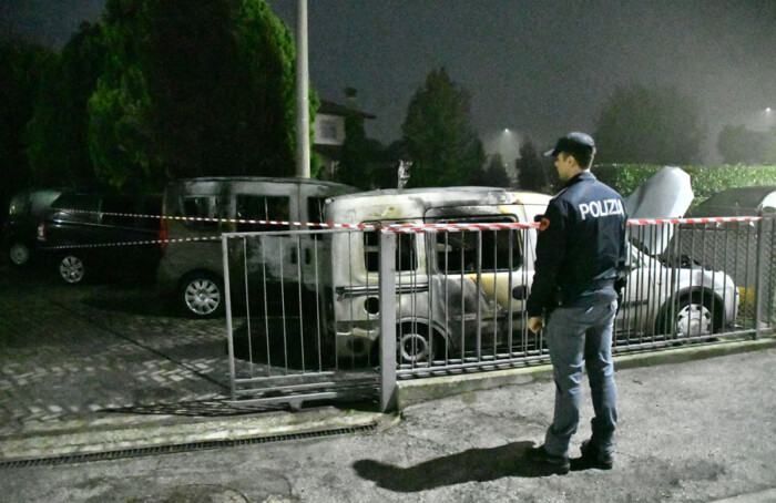 Incendio Auto Madonna Albero