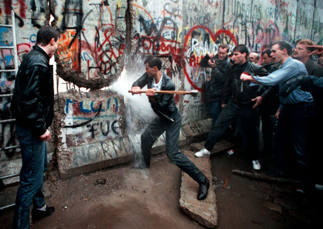 Muro Di Berlino Caduta Picconate