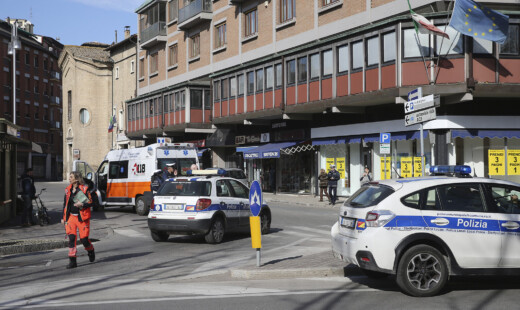 RAVENNA 25/02/2019. INCIDENTE IN VIALE FARINI. Auto Della Polizia Municipale Investe Una Coppia Di Anziani Sulle Strisce Pedonali