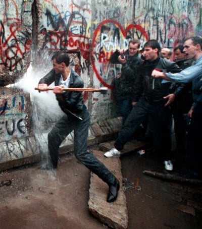 Muro Di Berlino Caduta Picconate