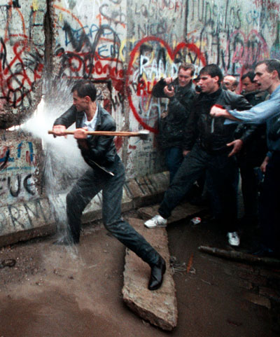 Muro Di Berlino Caduta Picconate