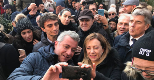 Meloni Selfie Piazza Ravenna