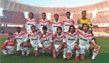 Bari Serie A Ricci Terzo Da Dx Accosciati