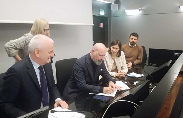 Firma Accordo
