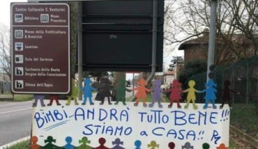 Il Cartello All'ingresso Di Massa Lombarda