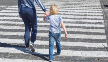 Shutterstock Mamma Figlio Passeggiata 1280x720 