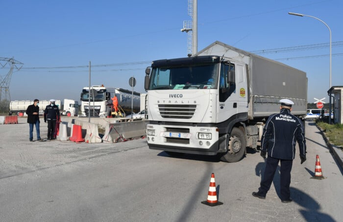 CONTROLLI CAMIONISTI PER COVID PORTO RAVENNA
