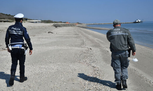 Polizia Controlli Covid Spiaggia