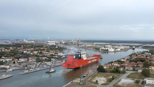 Nave Gigante Porto