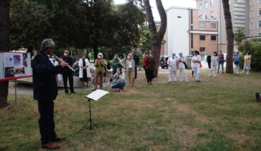 12–05 2020 Ravenna; Emergenza Coronavirus. Ospedale Giornata Delle Infermiere Lions Dante Alighieri Ha Organizzato Insiema Alla Associazione Cnai Un Piccolo Concerto Dedicato Al Personale Tutto Dell’ospedale Di Ravenna . Il Concerto Del Flautista A