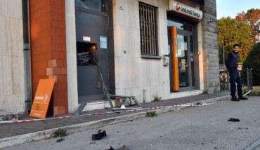 BANCOMAT SALTATO BANCA UNICREDIT SULLA STATALE ADRIATICA A MEZZANO (RA)