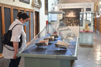 PRESENTAZIONE DELLA MOSTRA: INCLUSA EST FLAMMA. RAVENNA 1921: SETTECENTENARIO DELLA MORTE DI DANTE BIBLIOTECA CLASSENSE RAVENNA