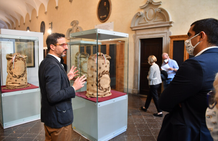 PRESENTAZIONE DELLA MOSTRA: INCLUSA EST FLAMMA. RAVENNA 1921: SETTECENTENARIO DELLA MORTE DI DANTE BIBLIOTECA CLASSENSE RAVENNA