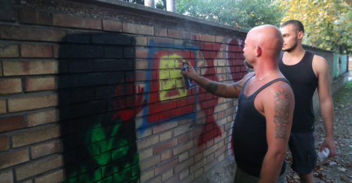 RAVENNA 19/09/2018. Coperti I Simboli Nazi Fascisti Sui Muri Della Scuola Di Via Santi Baldini