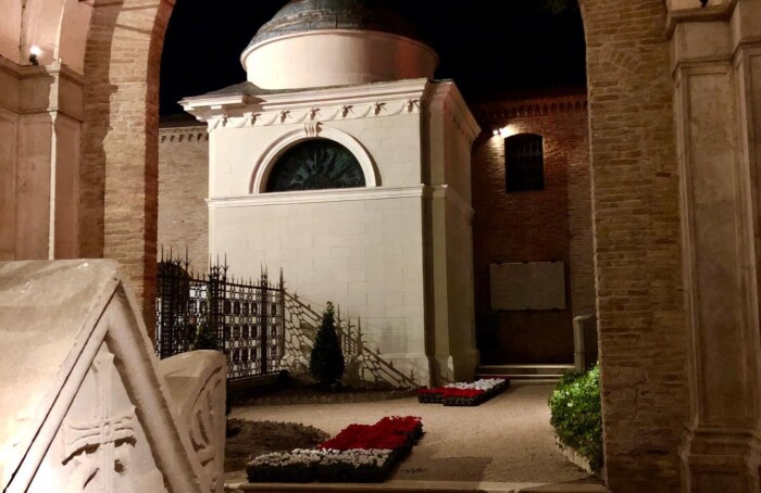Tomba Di Dante Dopo Restauro