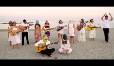 01 Un Mare Di Plastica