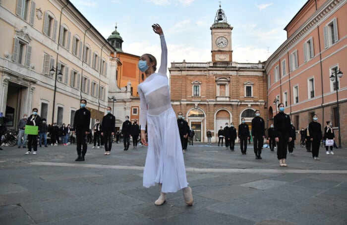MANIFESTAZIONE PROTESTA CONTRO DPCM COVID ARTE, DANZA, SPETTACOLO IN PIAZZA DEL POPOLO RAVENNA