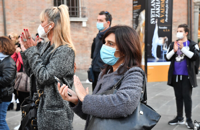 MANIFESTAZIONE PROTESTA CONTRO DPCM COVID ARTE, DANZA, SPETTACOLO IN PIAZZA DEL POPOLO RAVENNA