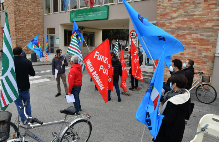 PRESIDIO SINDACATO LAVORATORI PUBBLICI SANITà DAVANTI OSPEDALE RAVENNA