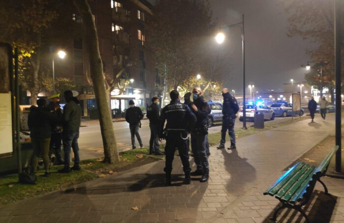 Le pattuglie di polizia locale e polizia di Stato ai giardini Speyer il 28 novembre