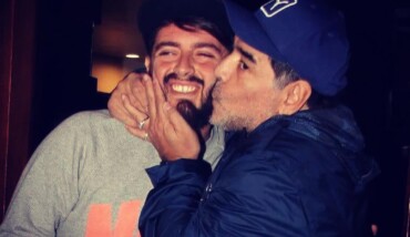 diego maradona bacia il figlio 