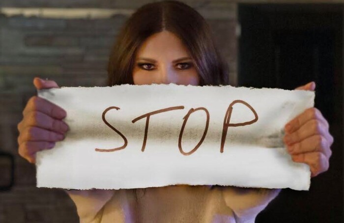 Laura Pausini critica la copertura mediatica della morte di Maradona
