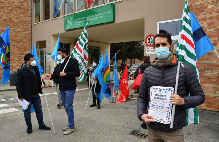 PRESIDIO SINDACATO LAVORATORI PUBBLICI SANITà DAVANTI OSPEDALE RAVENNA