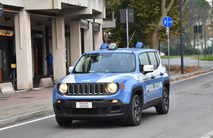 ARRESTO 2 SCOOTER PRIMA DI RAPINA DAVANTI BANCA UNICREDIT DI VIA PANFILIA A RAVENNA