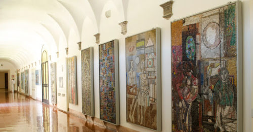 I mosaici contemporanei allestiti al piano terra del Mar di Ravenna