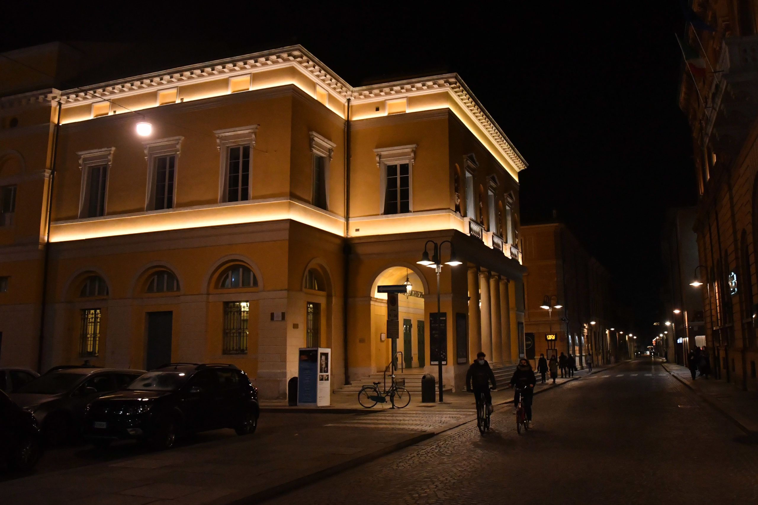 Teatro Alighieri, illuminazione notturana esterno, foto Massimo Argnani