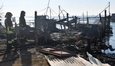 INTERVENTO VIGILI DEL FUOCO PER INCENDIO CAPANNO PIALASSA PIOMBONI A MARINA DI RAVENNA (RA)