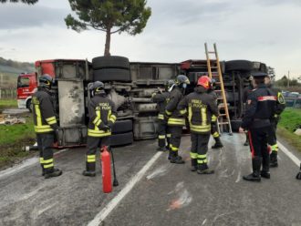 camion pompieri faenza ribaltato