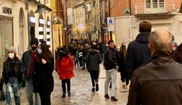 Folla Via Cavour 8 Dicembre